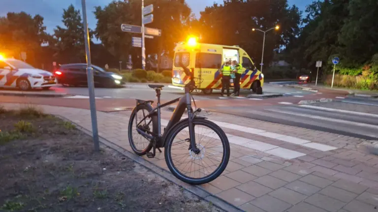 Fietser komt ten val op rotonde Haageind in Deurne