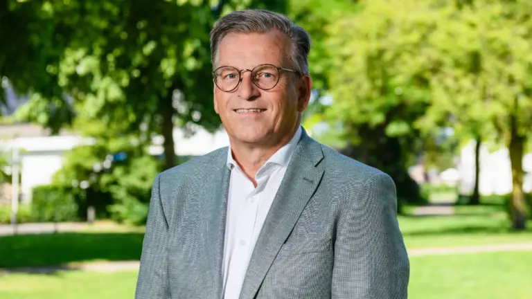 Nieuwe wethouders van gemeente Deurne stellen zich voor; in gesprek met Geert van Rijt