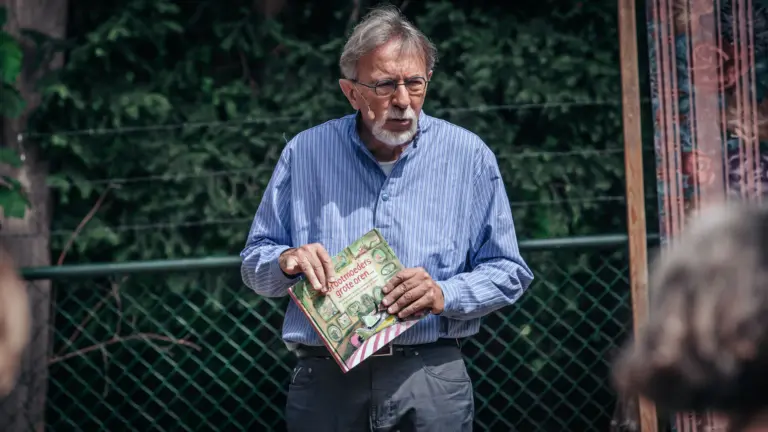 Bekende kinderboekenschrijver Jacques Vriens brengt bezoek aan Bibliotheek Deurne