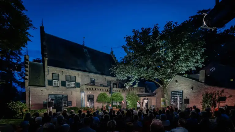 Verhaal over Hendrik Wiegersma vol kunst, hartstocht en verraad komt tot leven in Deurnese museumtuin