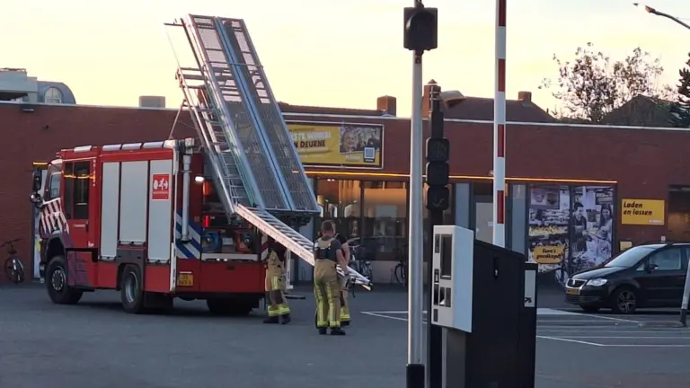 Supermarkt in Deurnese Stationsstraat ontruimd vanwege oververhitte koelinstallatie