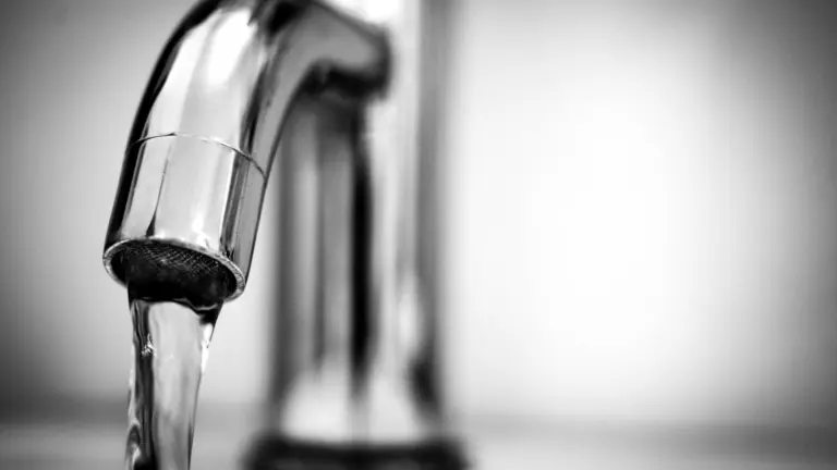 Geen kraanwater in deel van Koolhof in Deurne door storing; watertappunt geplaatst in Jeker
