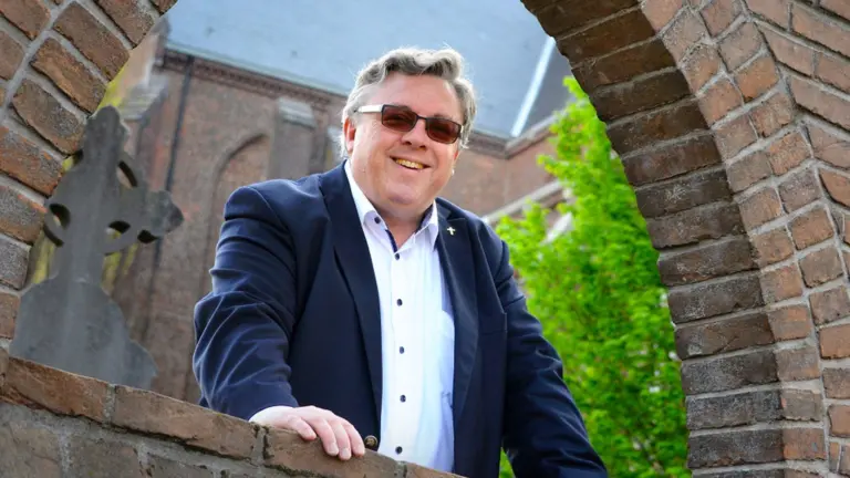 Deurnese oud-pastoor Paul Janssen stopt vanwege gezondheid met werken en gaat terug naar zijn ‘roots’