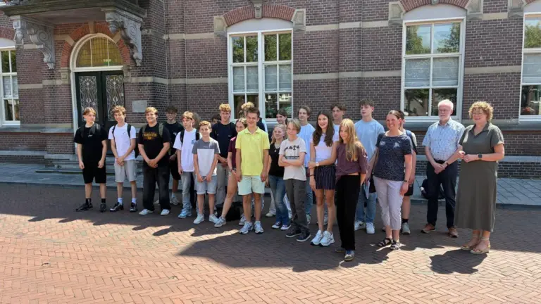 Leerlingen Peellandcollege zorgen voor nieuwe klanken uit carillon van Huis voor de Samenleving in Deurne