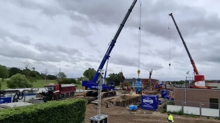 Extra vrachtverkeer op N270 door afvoer van grond bij bouwplaats spoortunnel Binderendreef in Deurne