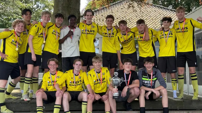 ZSV JO17 pakt KNVB-jeugddistrictsbeker: ‘Bekroning op een prachtig seizoen’