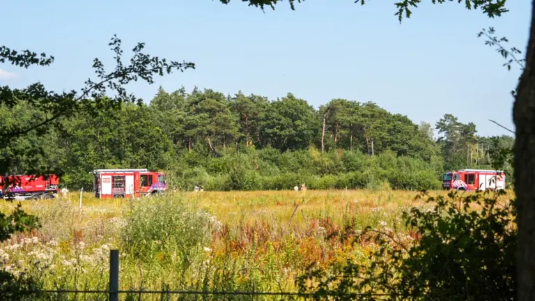 Brandweer blust natuurbranden in Bakel en Milheeze; hulpdiensten rukken met groot materieel uit