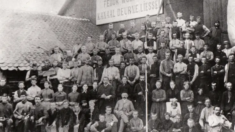 Verhalen uit 100 jaar gemeente Deurne; waaraan verdienden Deurnenaren hun brood?