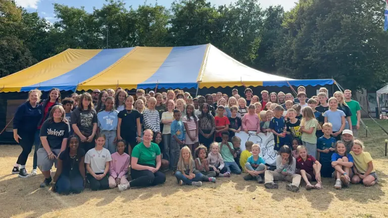 Open Jeugdkamp Zeilberg brengt generaties samen: ‘Verbondenheid maakt het kamp’