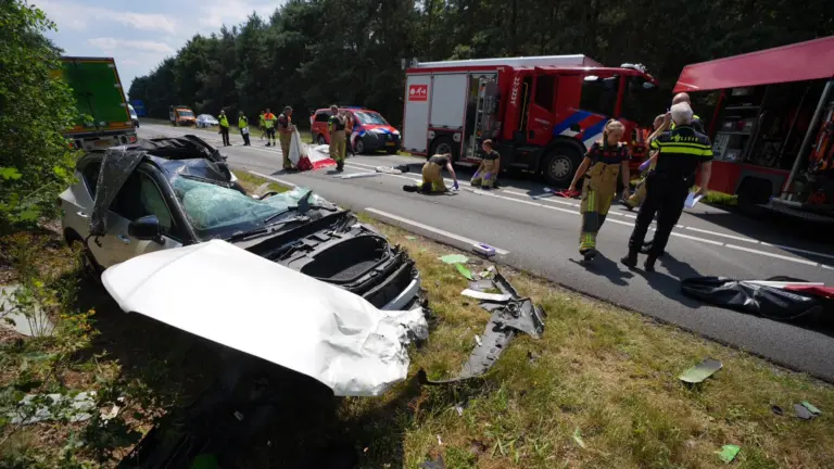 Automobilist (80) uit Deurne overleden bij ernstig verkeersongeluk op N279 in Helmond