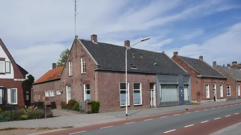 Buurtbewoners zien huidige plannen voor 14 nieuwe woningen in Deurnese Stationsstraat niet zitten