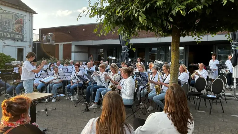 Muzikanten van Fanfare Wilhelmina en Talent Orkest staan te popelen om te spelen bij zomerconcert in Vlierden