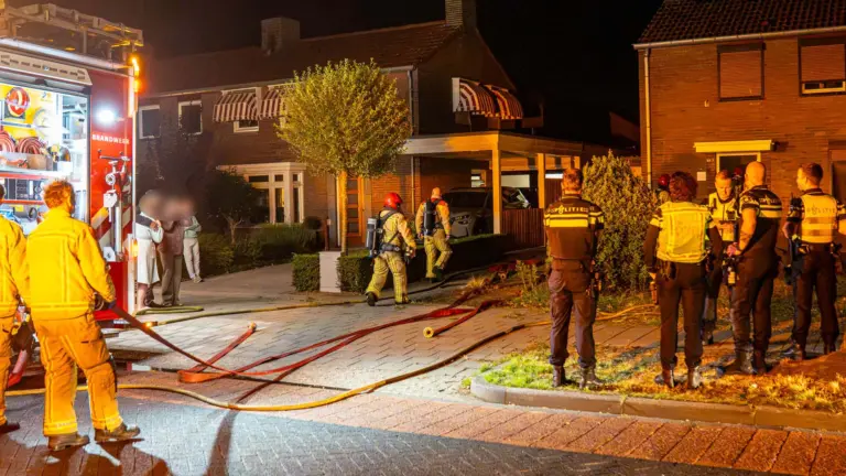 Bewoonster Deurnese Sint Jozefstraat wordt wakker van rookmelder; brandweer weet vuur snel te blussen