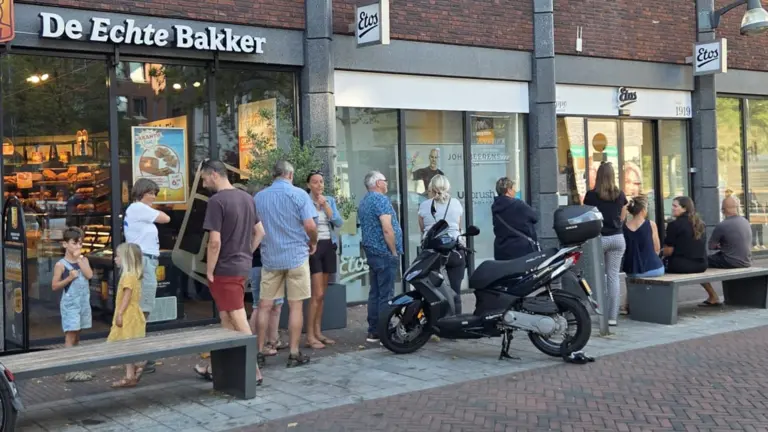 Driedubbele hemelshow op één dag zorgt in Deurne voor run op eclipsbrillen en bijzondere Peelwandeling