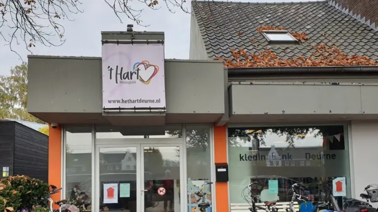 Kledingbank ’t Hart in Deurne houdt grote opruimingsuitverkoop voorafgaand aan verbouwing