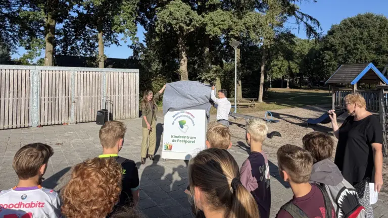 Feestelijke start van het nieuwe schooljaar bij Kindcentrum De Peelparel in Helenaveen
