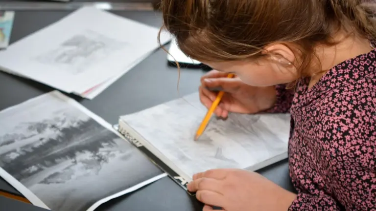 Nieuwe schilderworkshop voor kinderen bij Museum De Wieger: ‘Het sloeg al aan bij volwassenen’