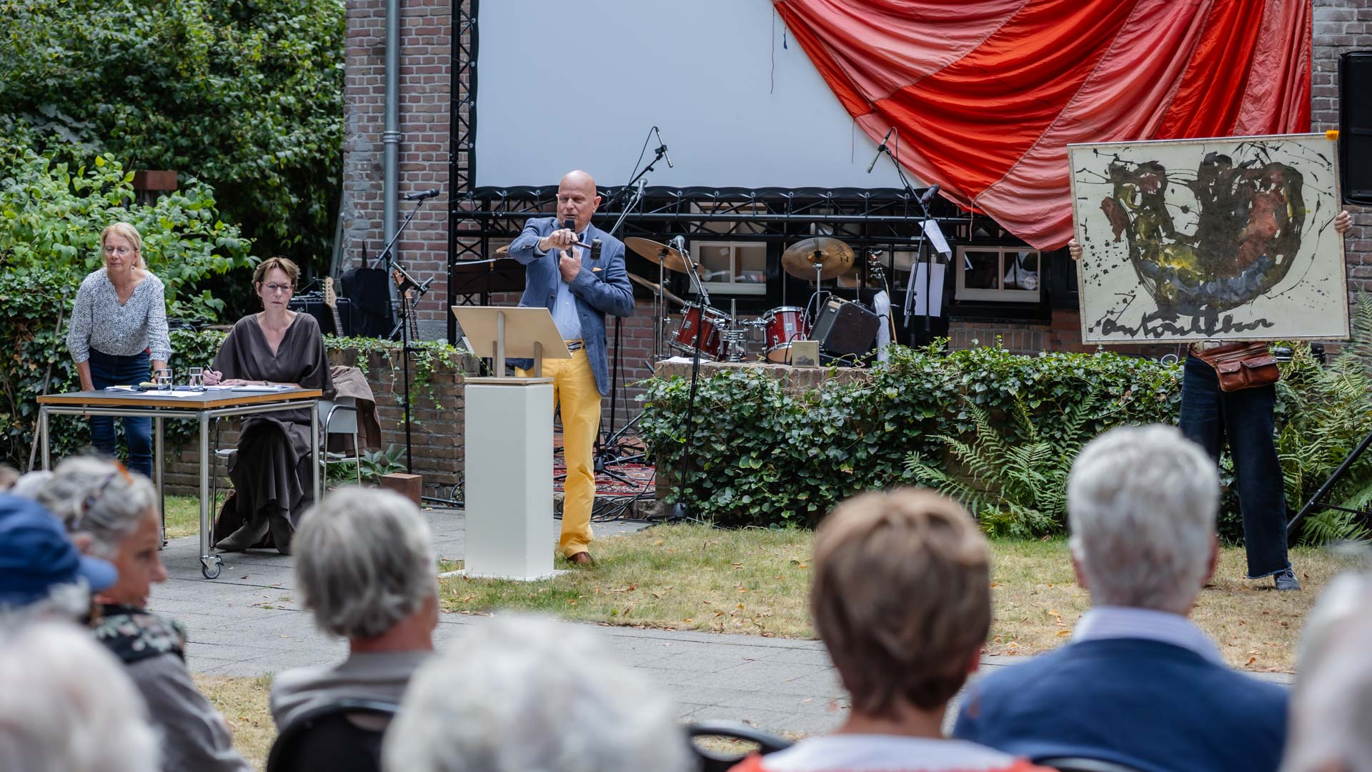 [FOTO’S] Benefietveiling Museum De Wieger levert 12.8000 euro op; ‘Iets dat we samen nodig hebben’