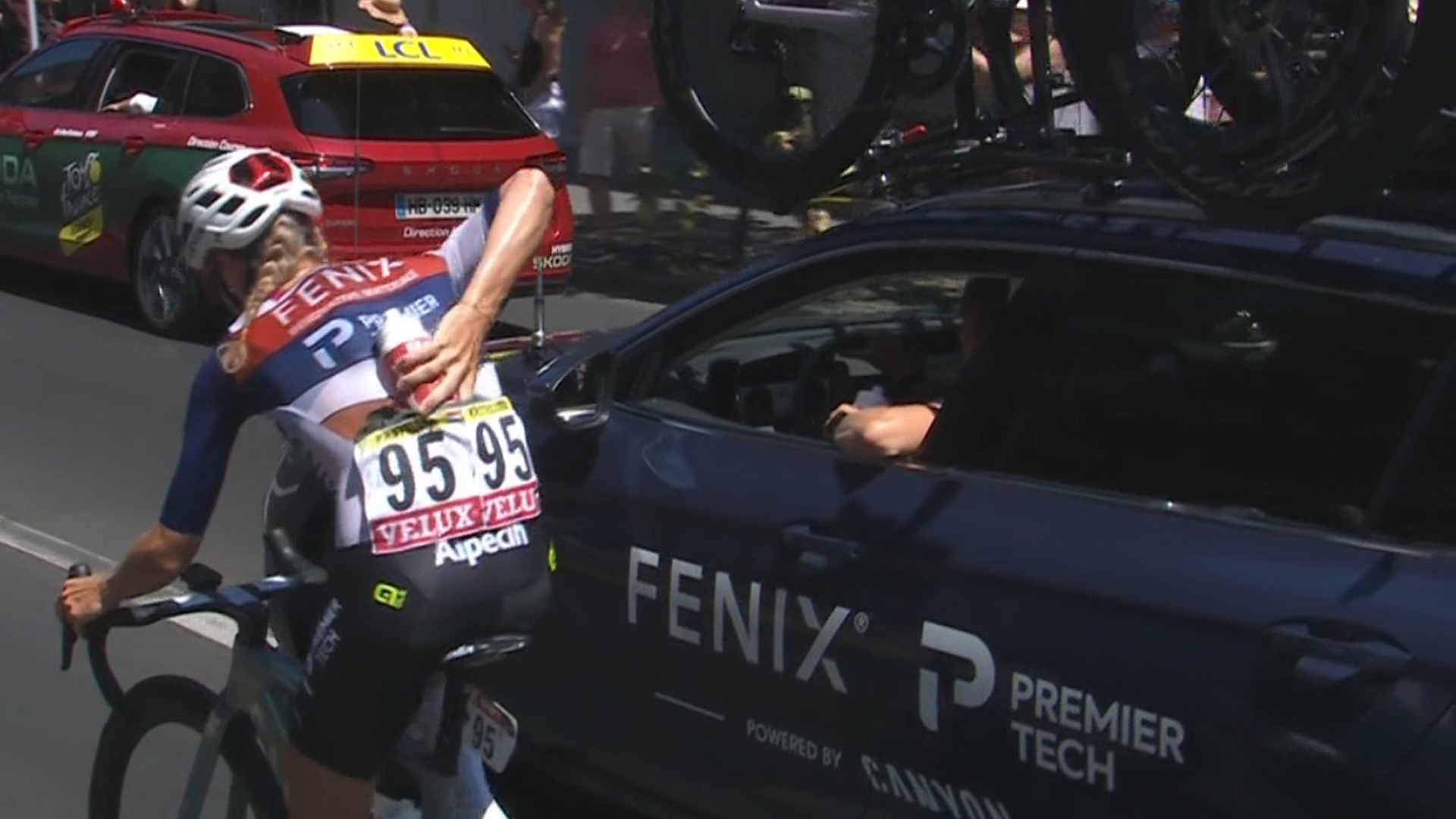 Tour de France Femmes start voor Kastelijn en Nooijen onder tropische weersomstandigheden