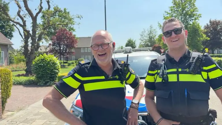 Bert en zoon Robert zijn allebei wijkagent in gemeente Deurne: ‘Mooiste beroep ter wereld’