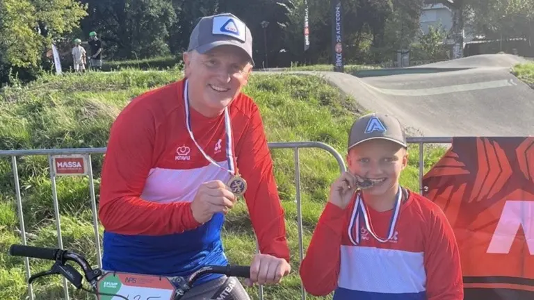 Deurnese BMX’ers Jeffrey Bignell (55) en Juul van Dongen (11) allebei Nederlands kampioen