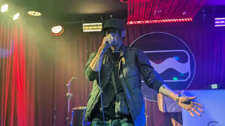 Hiphopper J3ZS reisde hele wereld rond, maar vond zijn ‘chille, rustige en gebalanceerde plek’ in Deurne