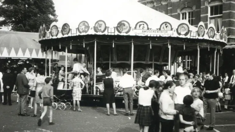 Verhalen uit 100 jaar gemeente Deurne; feesten, herdenkingen en tradities die mensen samenbrengen