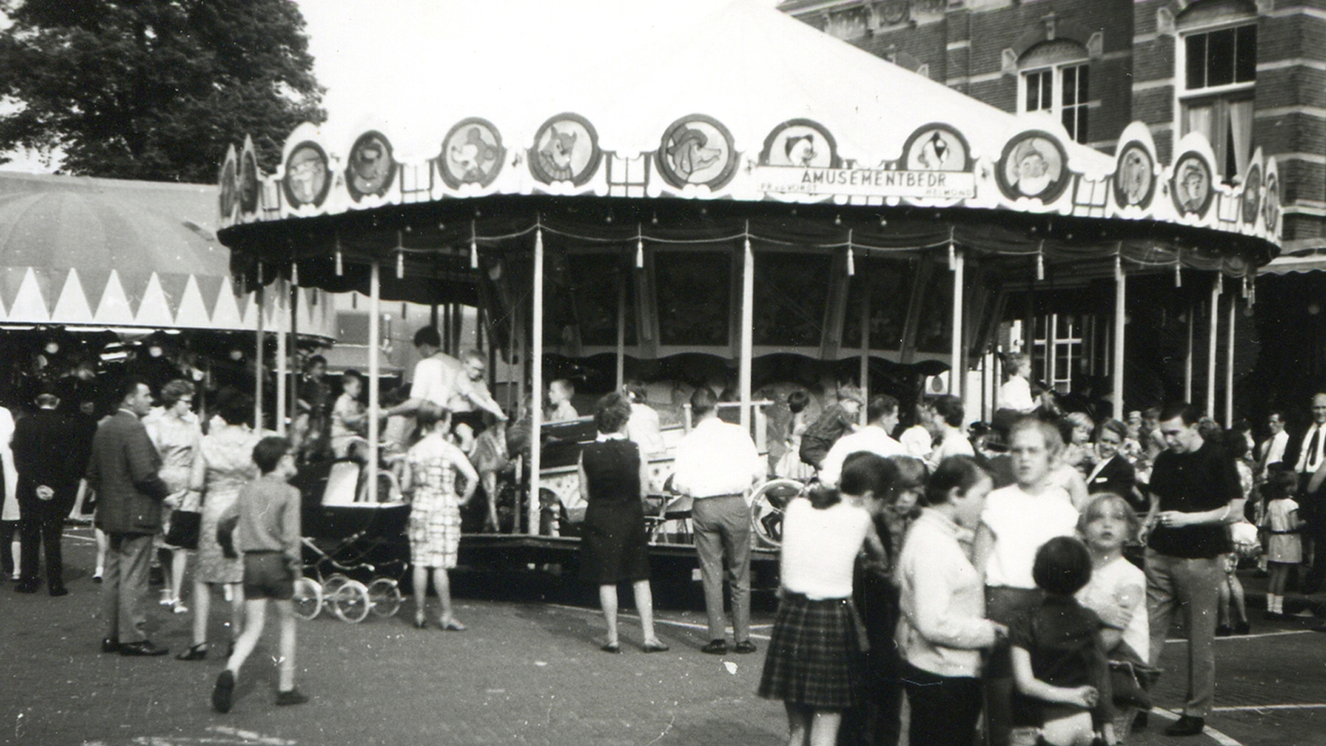 Verhalen uit 100 jaar gemeente Deurne; feesten, herdenkingen en tradities die mensen samenbrengen