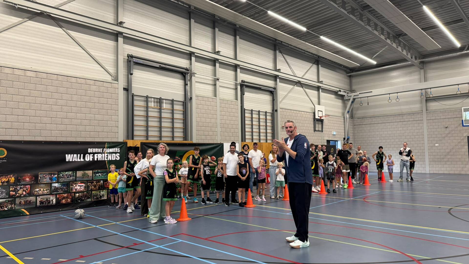 Discipline en oplettendheid staan centraal in Deurne bij clinic 'Pest mij maar' van oud-basketballer
