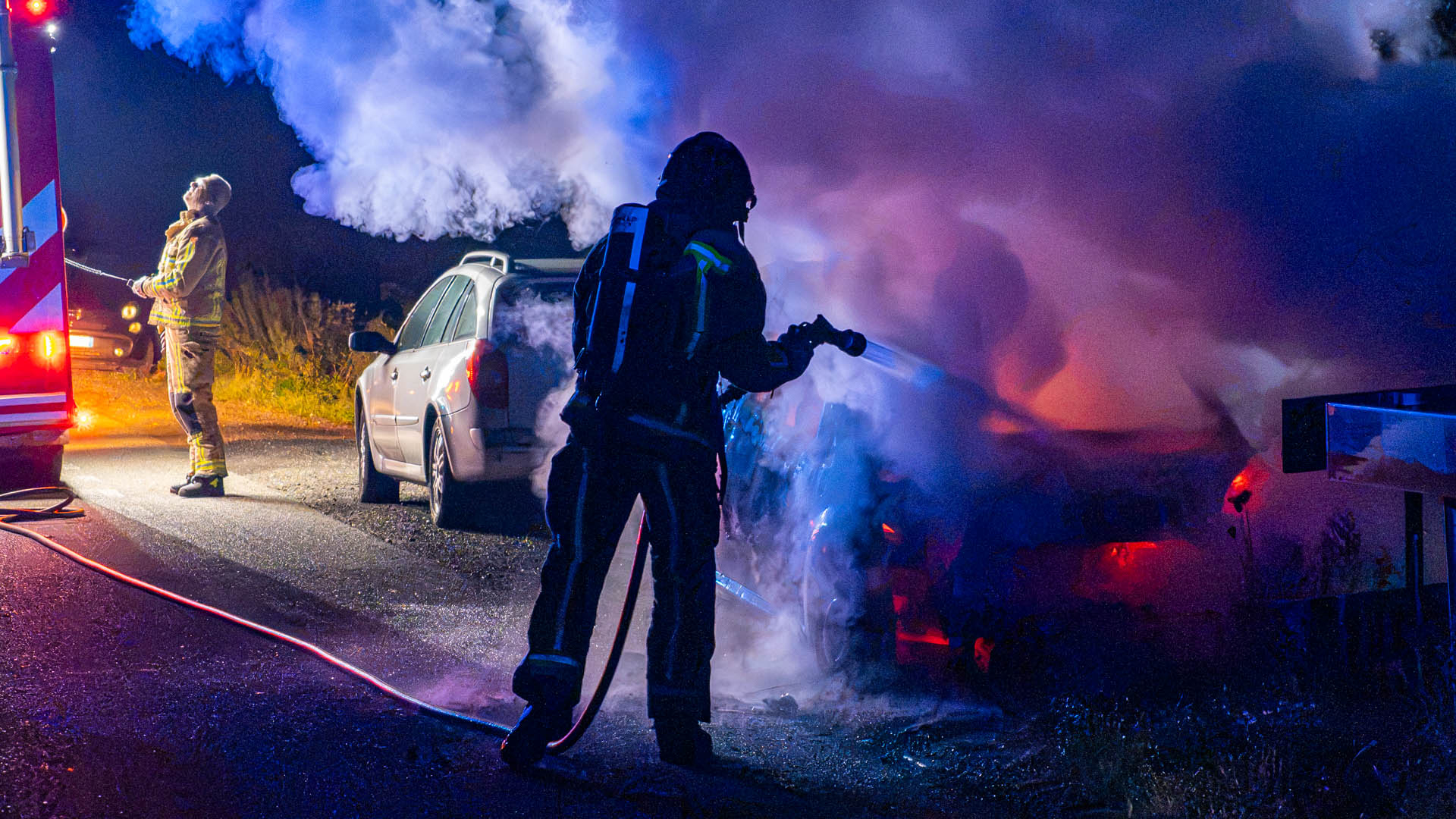 Opnieuw gaat auto in vlammen op aan het Nuijeneind in Bakel; politie sluit brandstichting niet uit