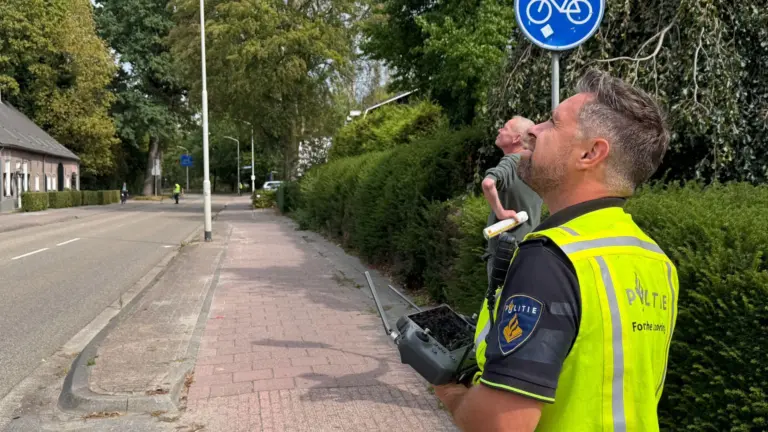 Politie zet straten in Deurne af voor onderzoek naar opzettelijk aanrijden van agent