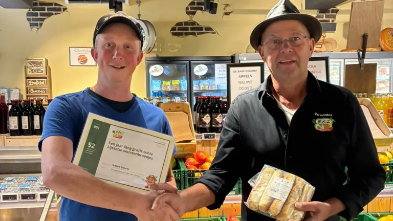 Stefan Geurts uit Milheeze wint bij DMG Radio een jaar lang gratis worstenbroodjes: ‘Hartstikke lekker’
