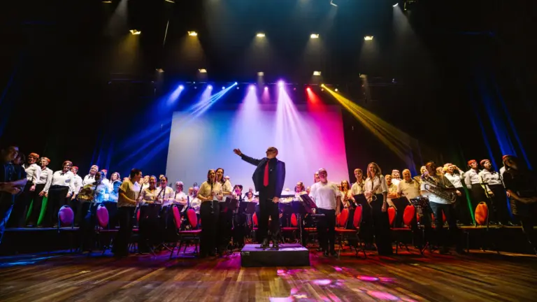 Muzikale vlucht van Muziekvereniging Excelsior maakt indruk; staande ovatie voor ‘Be Exclusive Fly Melódia’