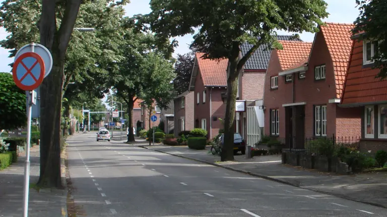 Zorgen bij politiek over gevaarlijke situatie voor schoolgaande kinderen op Heuvelstraat in Deurne