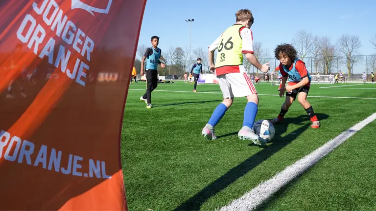 Scouts van profclubs gaan op zoek naar jong voetbaltalent bij SV Deurne