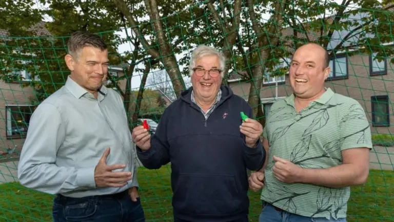 Na veertien jaar draagt Jack Keijsers het scheidsrechtersfluitje van Deurne over