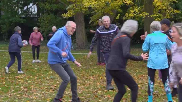 [VIDEO] Vitality Club blijkt groot succes; nieuw initiatief brengt Deurnese 55-plussers in beweging