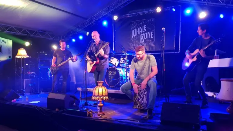 Vrienden van de Peel Live! presenteert WhaleBone; al ruim twintig jaar vrienden op én naast het podium